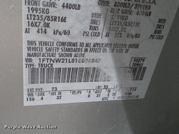 image for item L7128 2001 Ford F250 Super Duty XLT Crew Cab pickup truck