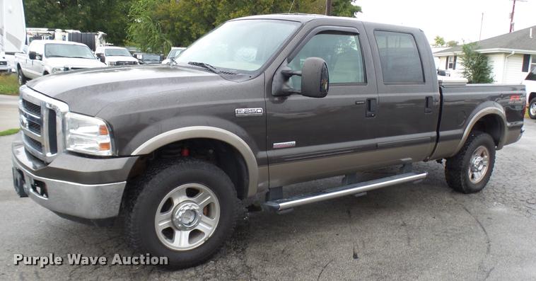 image for item N9495 2006 Ford F250 Super Duty Lariat FX4 Crew Cab pickup truck