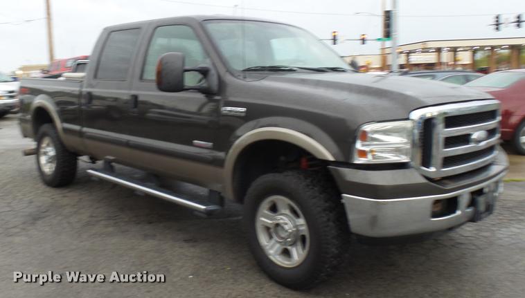 image for item N9495 2006 Ford F250 Super Duty Lariat FX4 Crew Cab pickup truck