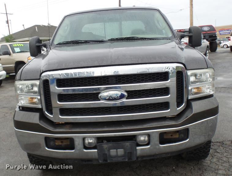 image for item N9495 2006 Ford F250 Super Duty Lariat FX4 Crew Cab pickup truck