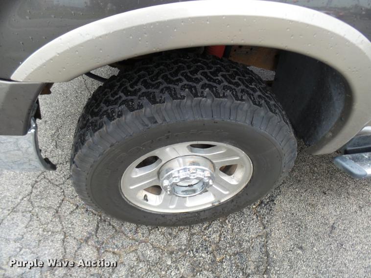 image for item N9495 2006 Ford F250 Super Duty Lariat FX4 Crew Cab pickup truck