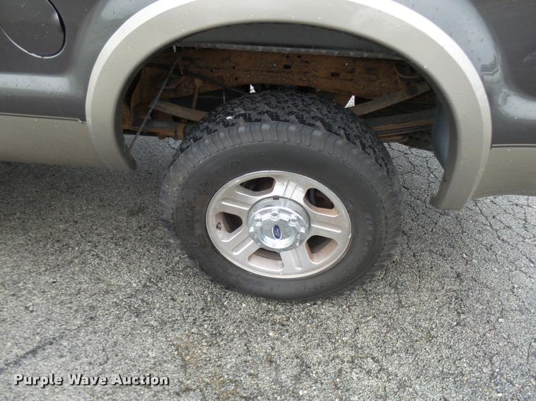 image for item N9495 2006 Ford F250 Super Duty Lariat FX4 Crew Cab pickup truck