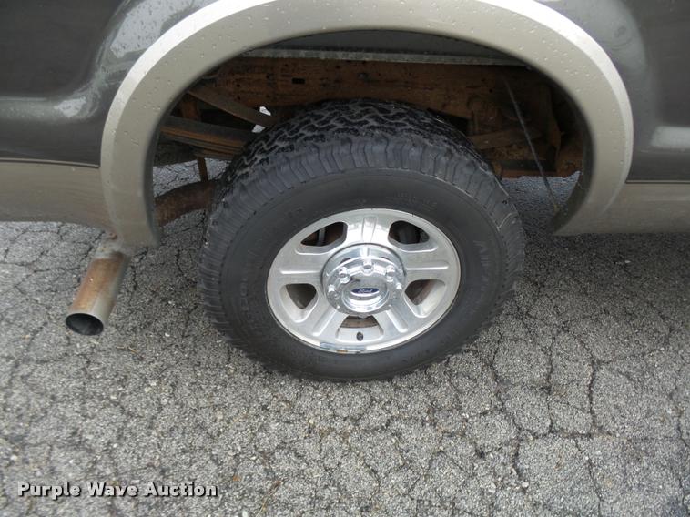 image for item N9495 2006 Ford F250 Super Duty Lariat FX4 Crew Cab pickup truck