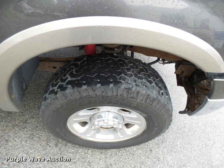 image for item N9495 2006 Ford F250 Super Duty Lariat FX4 Crew Cab pickup truck