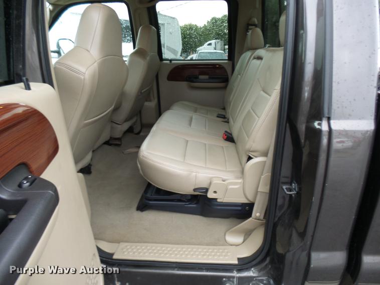 image for item N9495 2006 Ford F250 Super Duty Lariat FX4 Crew Cab pickup truck