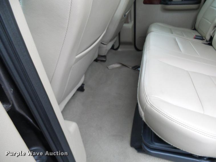 image for item N9495 2006 Ford F250 Super Duty Lariat FX4 Crew Cab pickup truck