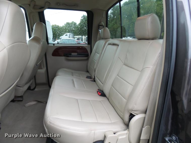 image for item N9495 2006 Ford F250 Super Duty Lariat FX4 Crew Cab pickup truck