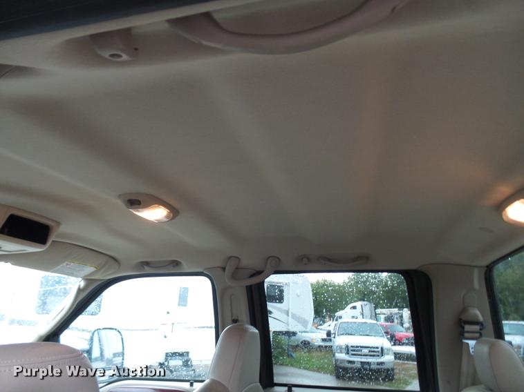 image for item N9495 2006 Ford F250 Super Duty Lariat FX4 Crew Cab pickup truck