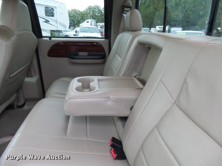 image for item N9495 2006 Ford F250 Super Duty Lariat FX4 Crew Cab pickup truck