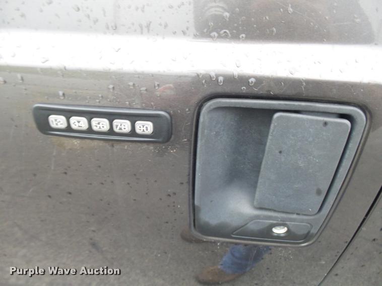 image for item N9495 2006 Ford F250 Super Duty Lariat FX4 Crew Cab pickup truck