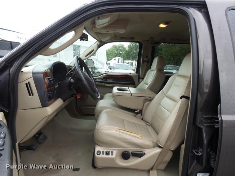 image for item N9495 2006 Ford F250 Super Duty Lariat FX4 Crew Cab pickup truck