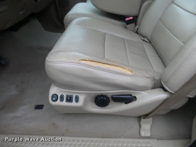 image for item N9495 2006 Ford F250 Super Duty Lariat FX4 Crew Cab pickup truck