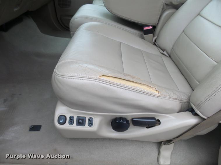 image for item N9495 2006 Ford F250 Super Duty Lariat FX4 Crew Cab pickup truck