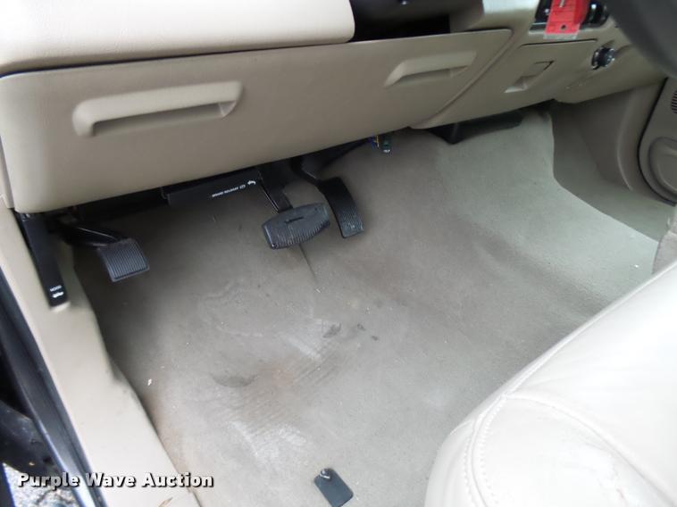 image for item N9495 2006 Ford F250 Super Duty Lariat FX4 Crew Cab pickup truck