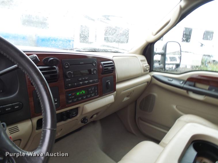 image for item N9495 2006 Ford F250 Super Duty Lariat FX4 Crew Cab pickup truck