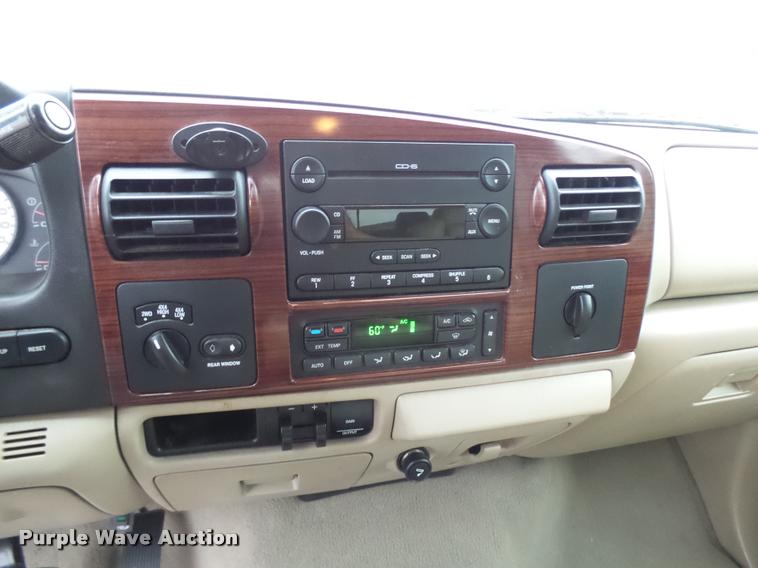 image for item N9495 2006 Ford F250 Super Duty Lariat FX4 Crew Cab pickup truck