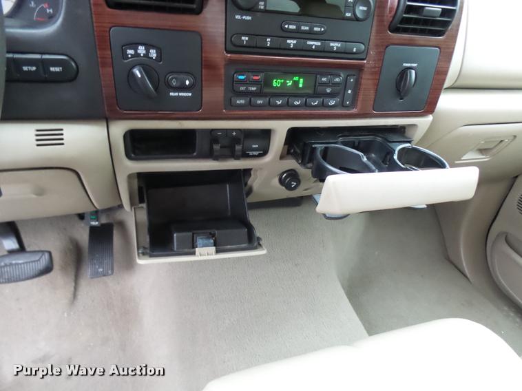 image for item N9495 2006 Ford F250 Super Duty Lariat FX4 Crew Cab pickup truck