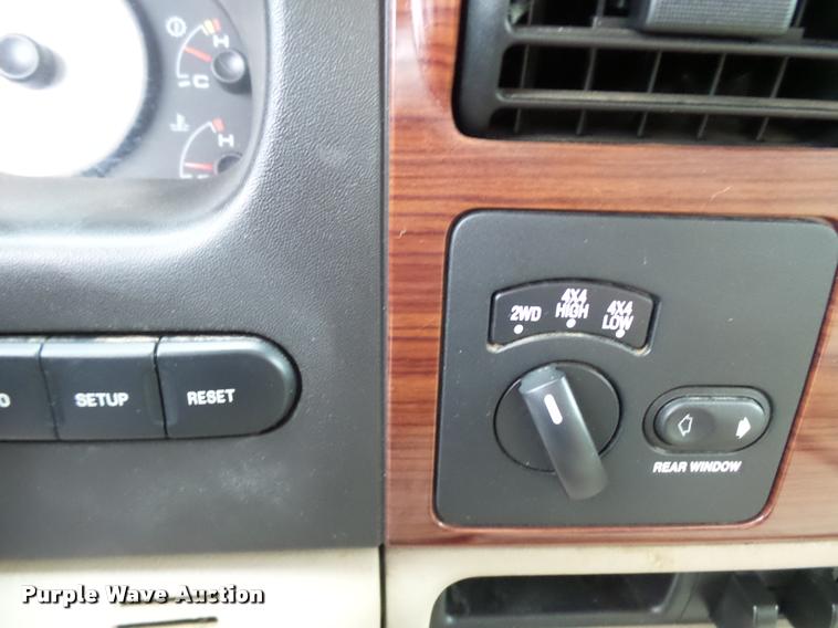 image for item N9495 2006 Ford F250 Super Duty Lariat FX4 Crew Cab pickup truck