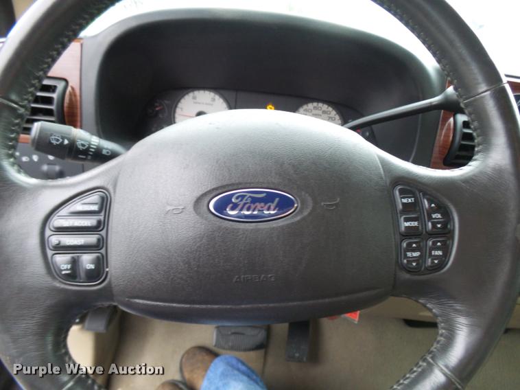 image for item N9495 2006 Ford F250 Super Duty Lariat FX4 Crew Cab pickup truck
