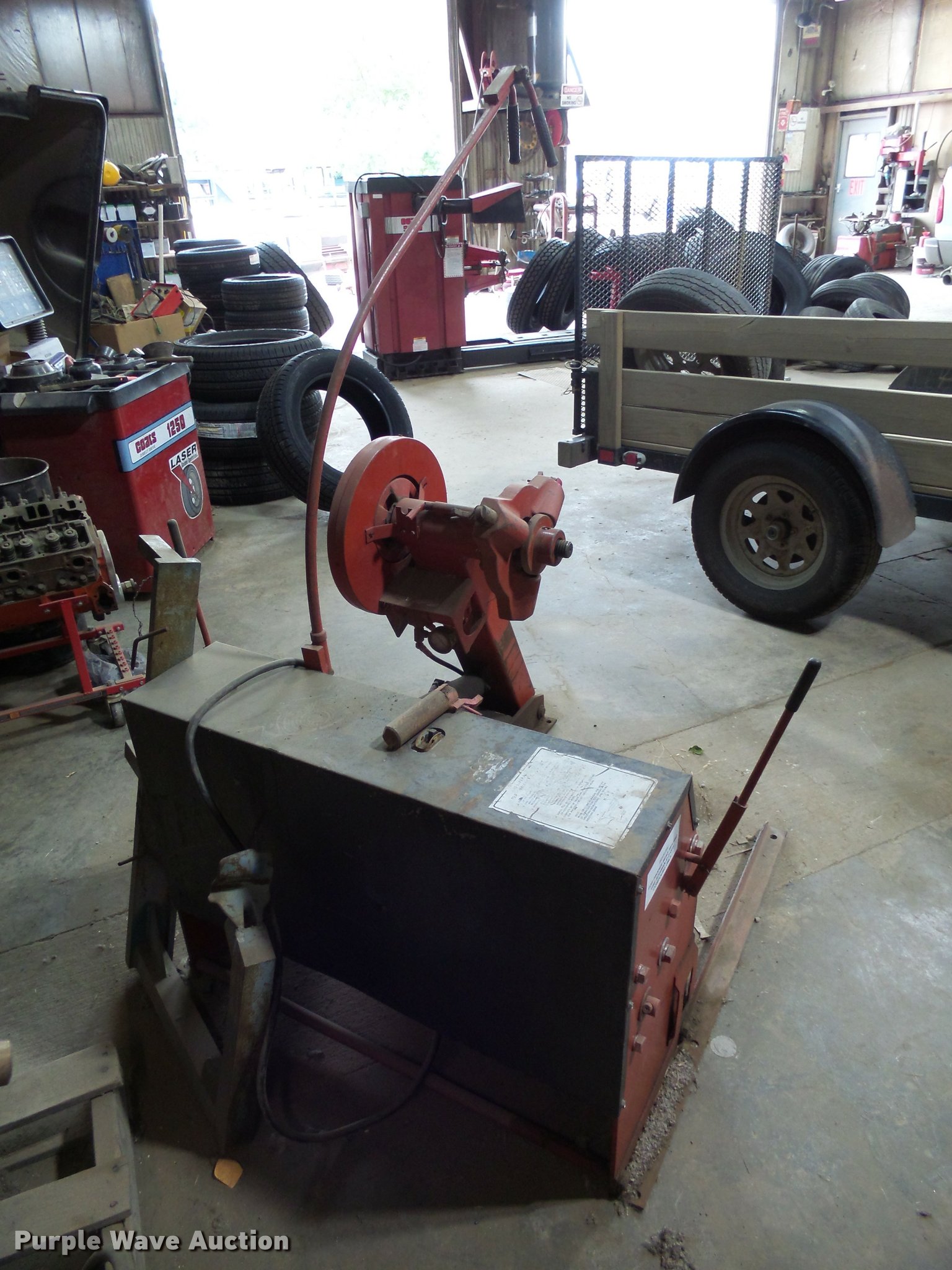 Bishman 931A tire mounter/demounter machine in Highmore, SD Item