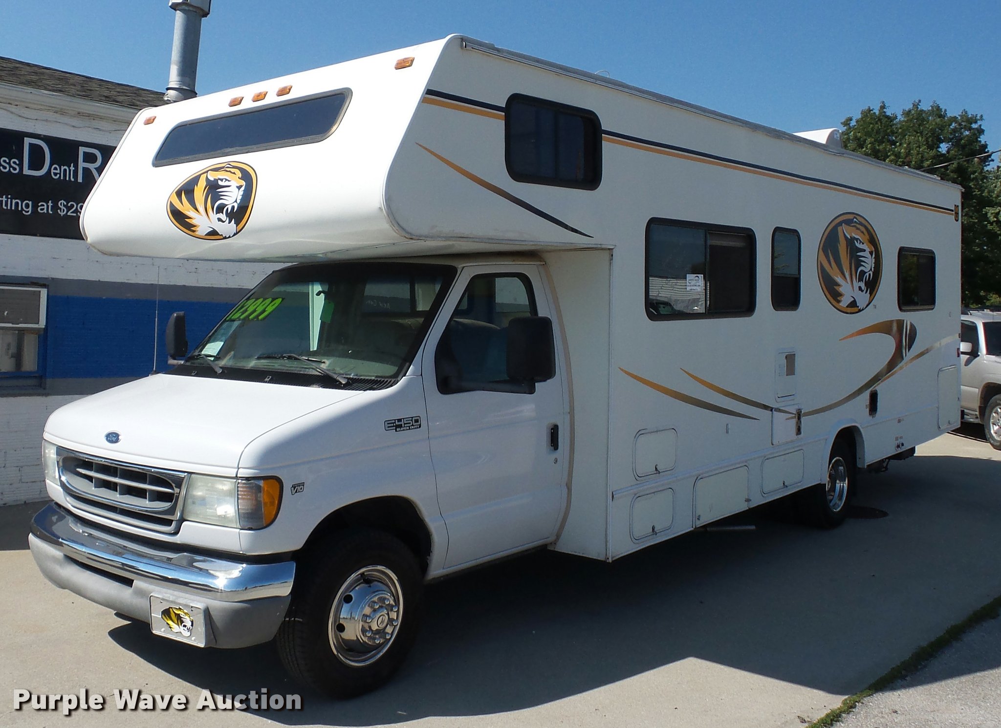 2003 Ford Econoline E450 Super Duty Forest River Sunseeker RV in Grain