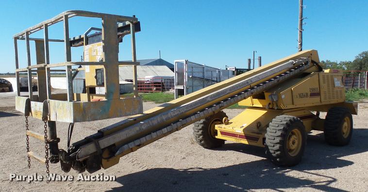 image for item AL9102 Grove MZ66B boom lift