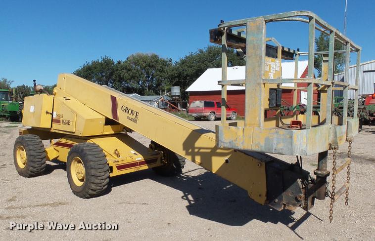 image for item AL9102 Grove MZ66B boom lift