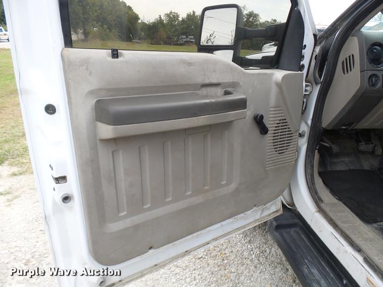 image for item AV9847 2008 Ford F550 Super Duty XL Crew Cab service truck