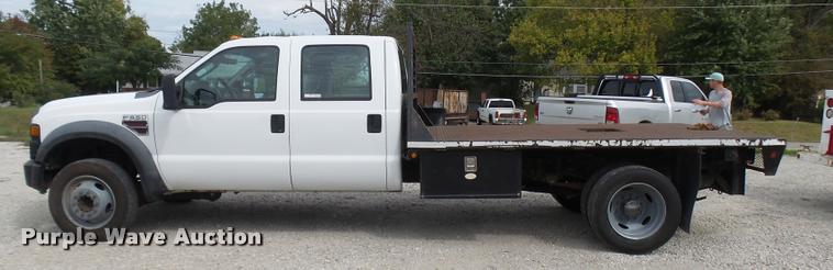 image for item AV9848 2008 Ford F550 Super Duty XL Crew Cab flatbed truck
