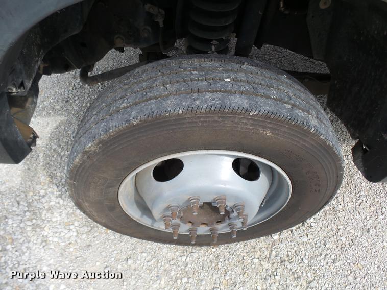 image for item AV9848 2008 Ford F550 Super Duty XL Crew Cab flatbed truck