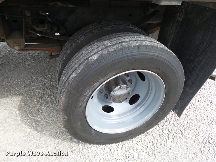 image for item AV9848 2008 Ford F550 Super Duty XL Crew Cab flatbed truck