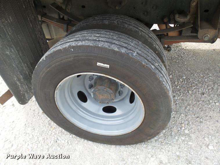 image for item AV9848 2008 Ford F550 Super Duty XL Crew Cab flatbed truck