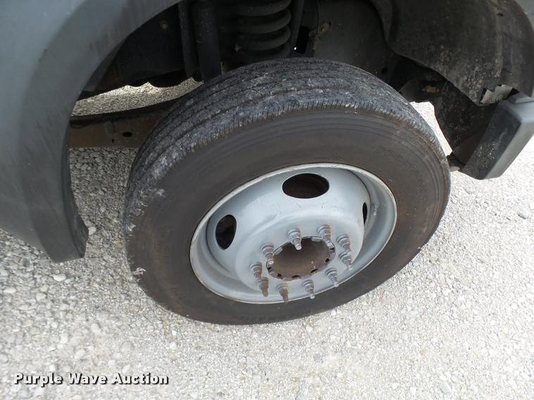 image for item AV9848 2008 Ford F550 Super Duty XL Crew Cab flatbed truck