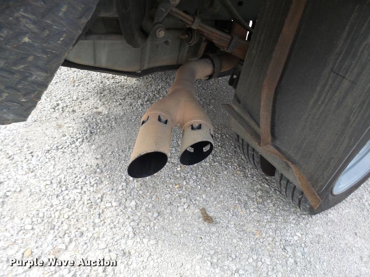 image for item AV9848 2008 Ford F550 Super Duty XL Crew Cab flatbed truck