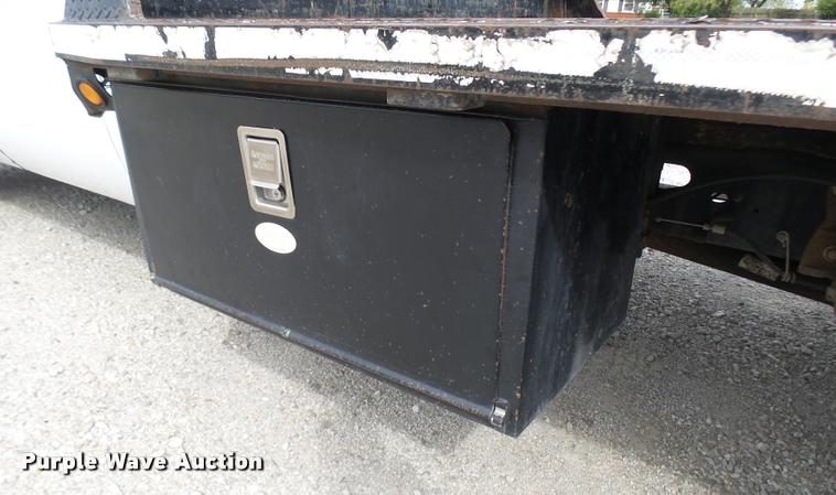 image for item AV9848 2008 Ford F550 Super Duty XL Crew Cab flatbed truck