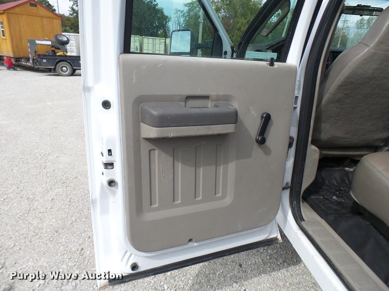 image for item AV9848 2008 Ford F550 Super Duty XL Crew Cab flatbed truck