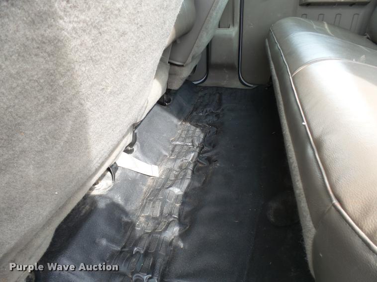 image for item AV9848 2008 Ford F550 Super Duty XL Crew Cab flatbed truck