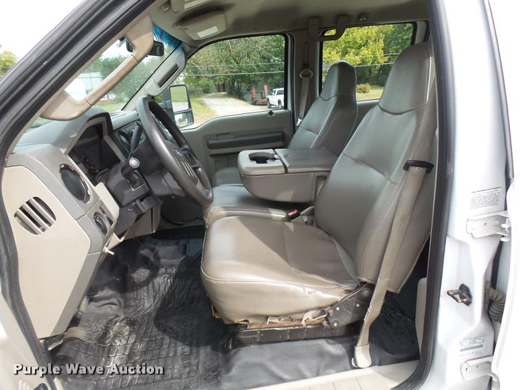 image for item AV9848 2008 Ford F550 Super Duty XL Crew Cab flatbed truck