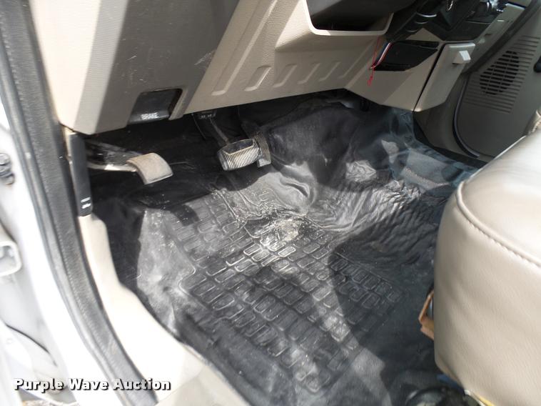 image for item AV9848 2008 Ford F550 Super Duty XL Crew Cab flatbed truck