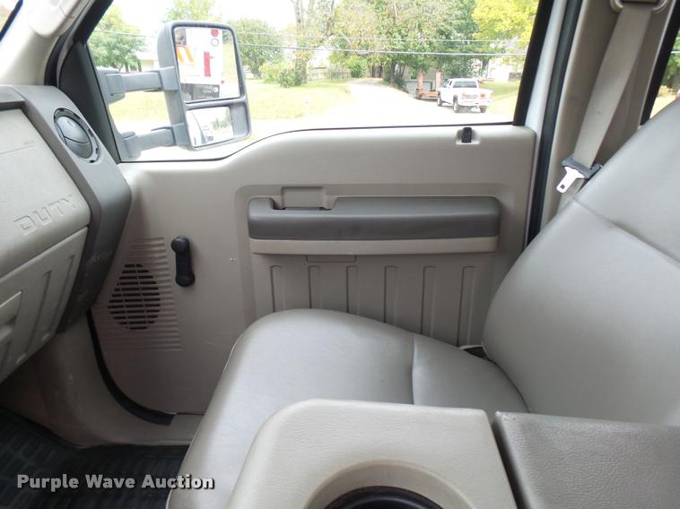 image for item AV9848 2008 Ford F550 Super Duty XL Crew Cab flatbed truck