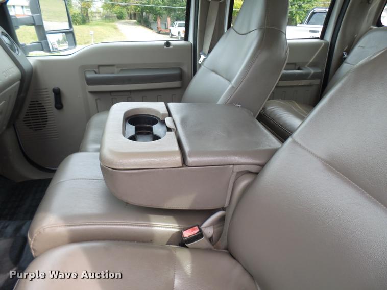 image for item AV9848 2008 Ford F550 Super Duty XL Crew Cab flatbed truck