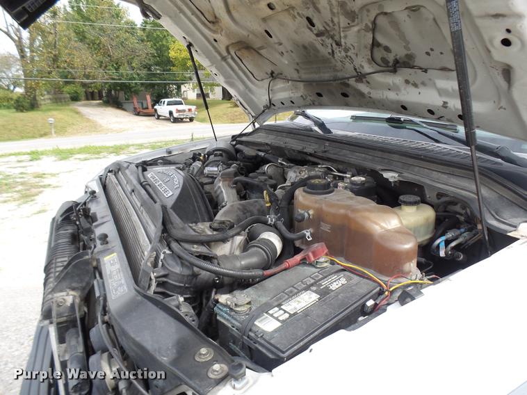 image for item AV9848 2008 Ford F550 Super Duty XL Crew Cab flatbed truck