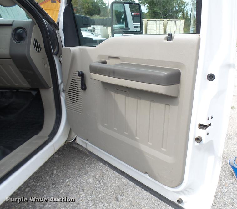 image for item AV9848 2008 Ford F550 Super Duty XL Crew Cab flatbed truck