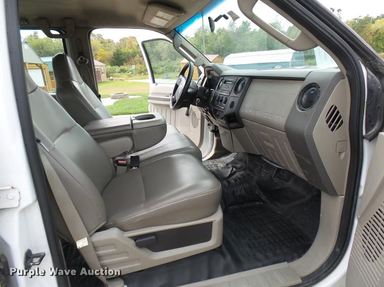 image for item AV9848 2008 Ford F550 Super Duty XL Crew Cab flatbed truck