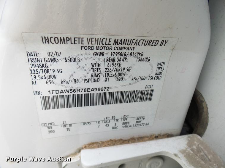 image for item AV9848 2008 Ford F550 Super Duty XL Crew Cab flatbed truck