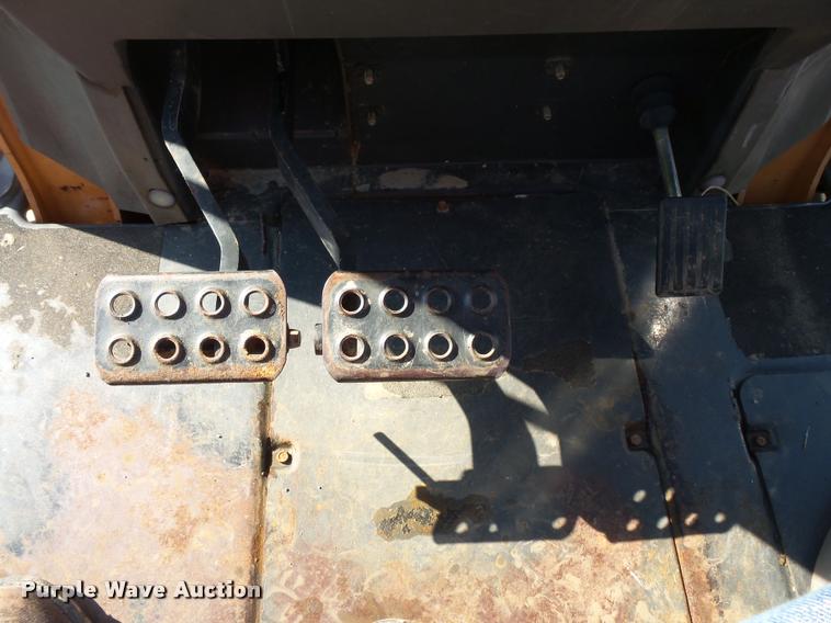 image for item BS9755 2004 Case 570 MXT landscape tractor