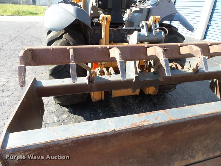 image for item BS9755 2004 Case 570 MXT landscape tractor