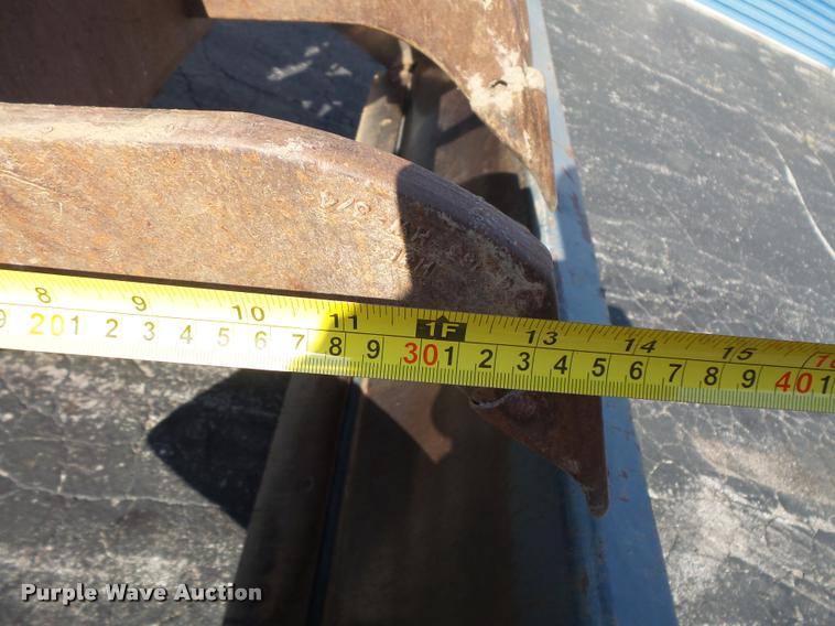 image for item BS9755 2004 Case 570 MXT landscape tractor