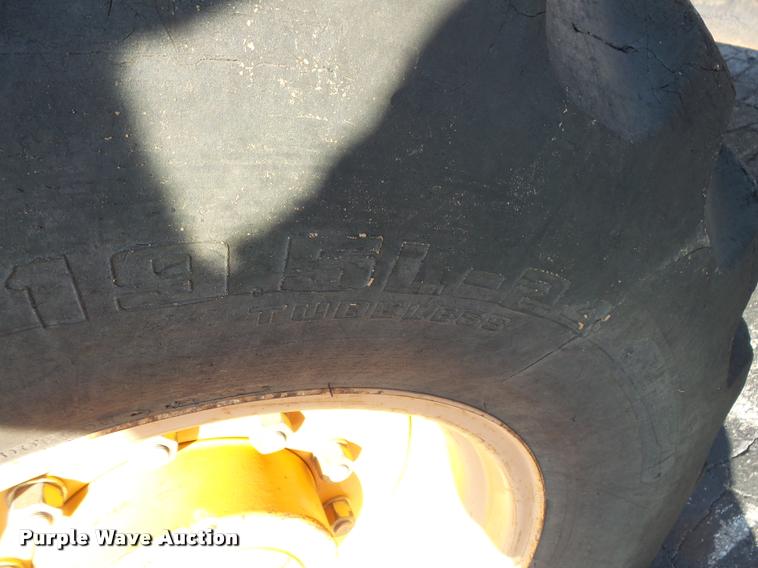 image for item BS9755 2004 Case 570 MXT landscape tractor