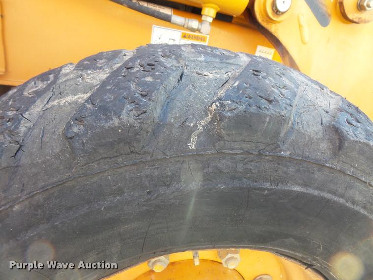 image for item BS9755 2004 Case 570 MXT landscape tractor